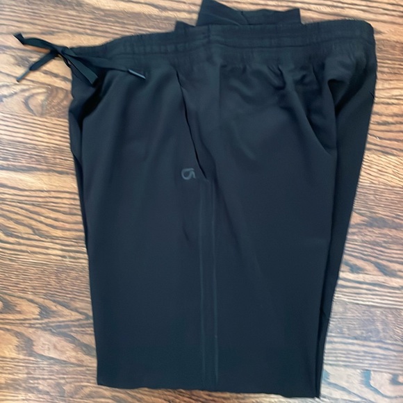 NWOT Women’s Gapfit lightweight pants black size M.86% poly,14% spandex/elastane - Picture 2 of 7